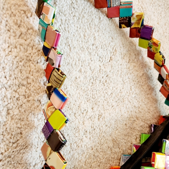 $3/25 Super Fun Wrapper Purse - Picture 5 of 5